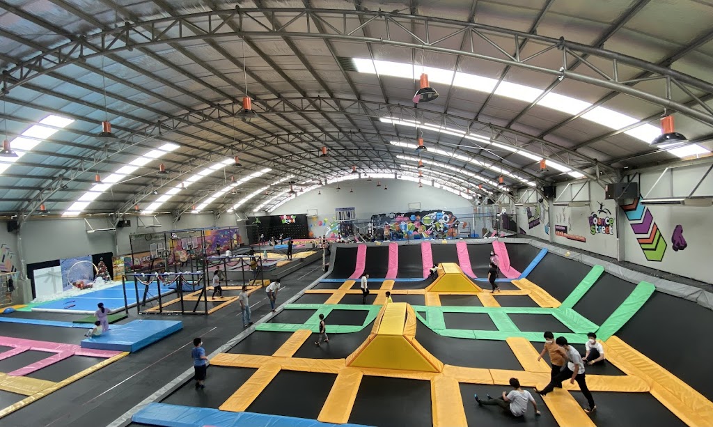 Bounce Street Asia Jakarta Utara: Petualangan Trampoline Seru untuk Keluarga