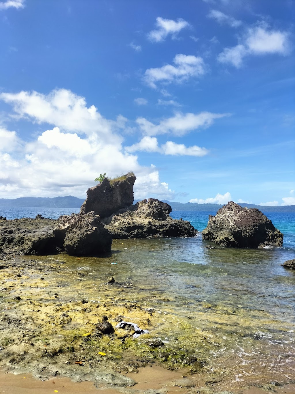 Pantai Batu Kuda: Pesona Tersembunyi di Maluku Tengah