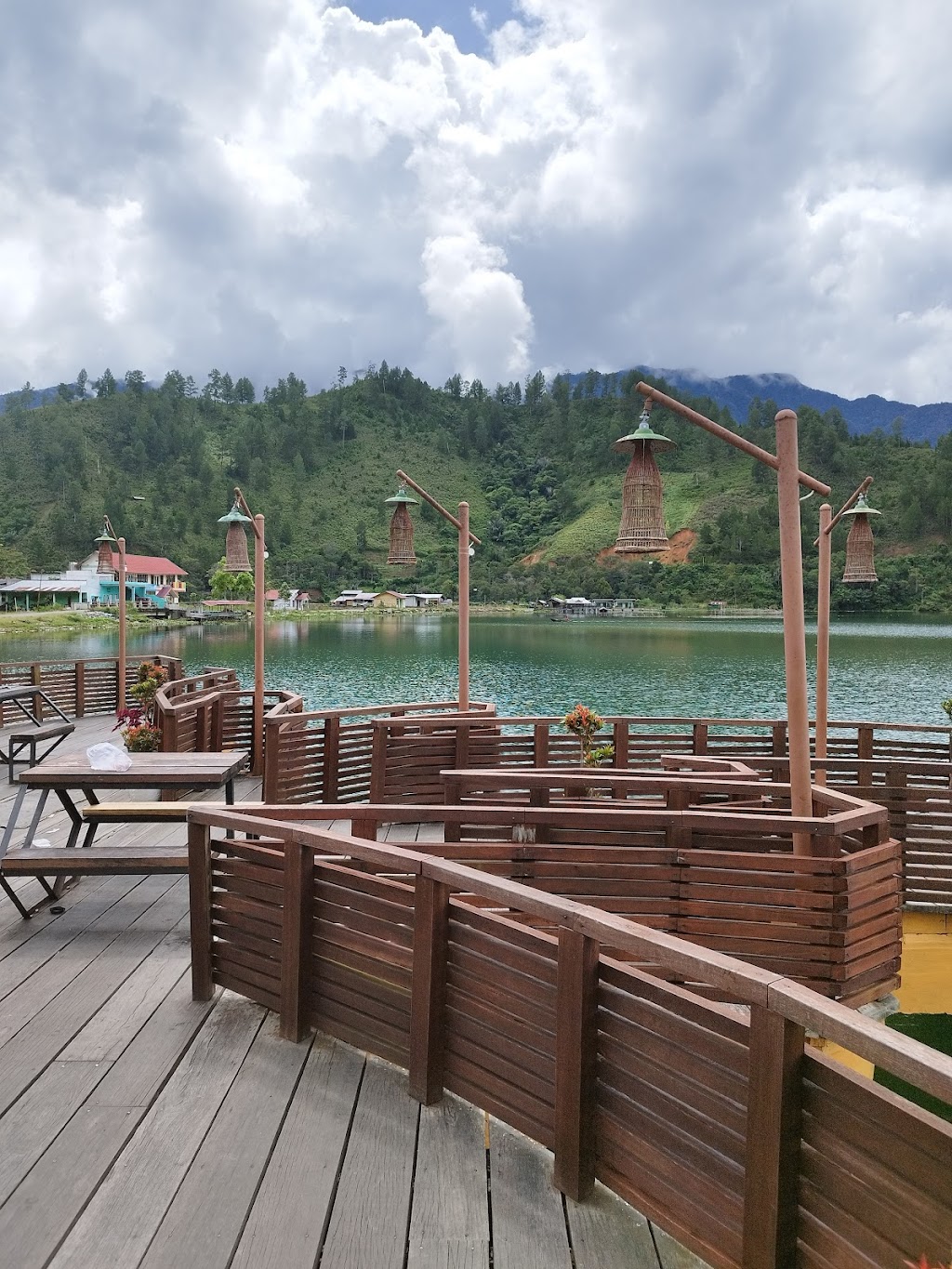 Pesona Dermaga Pantai Menye, Aceh Tengah: Surga Tersembunyi di Dataran Tinggi