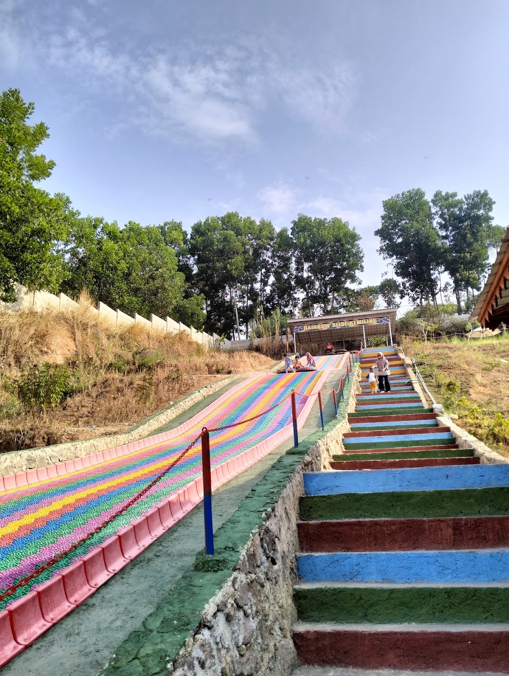 Rainbow Slide Kemiling: Seluncuran Pelangi di Bandar Lampung