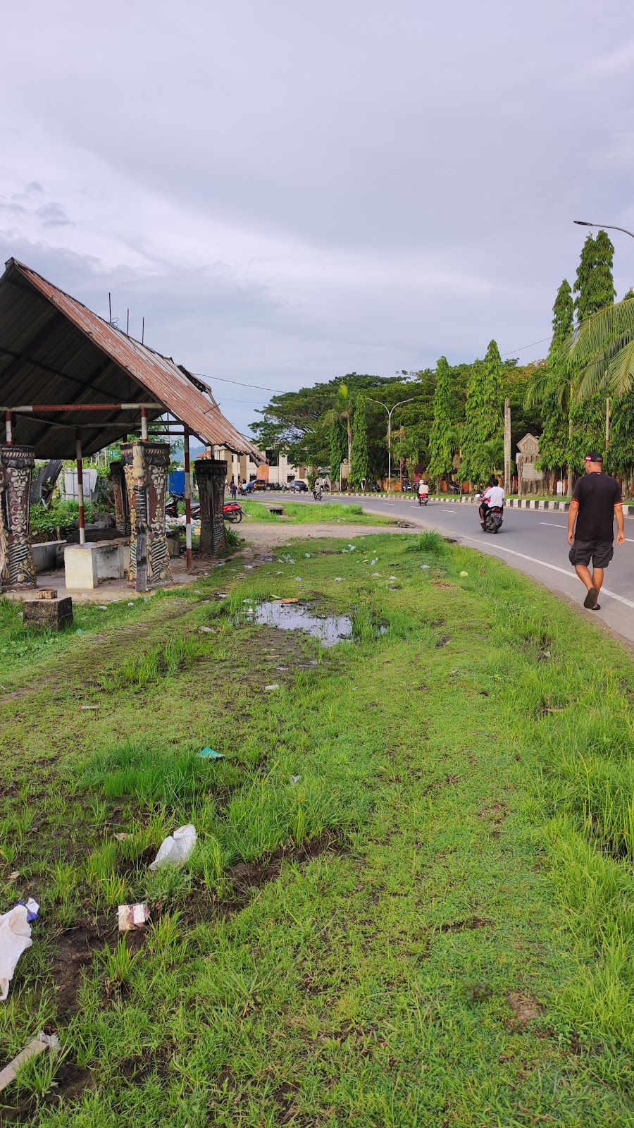 Pantai Tembok Berlin: Pesona Tersembunyi di Papua Barat