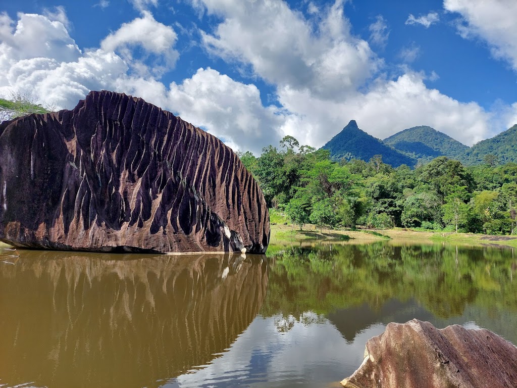 Jelajahi Keunikan Batu Belimbing di Singkawang, Kalimantan Barat