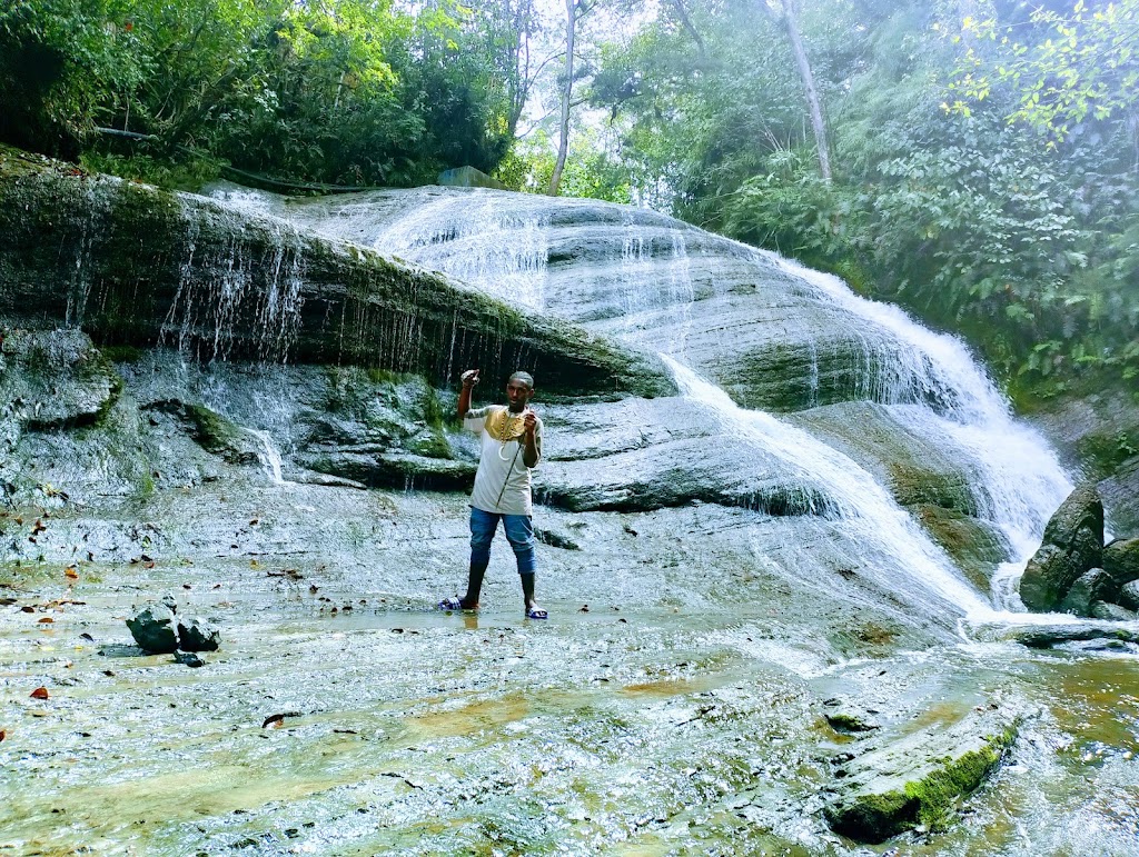 Menjelajahi Kali Kola: Surga Tersembunyi di Mamberamo Tengah