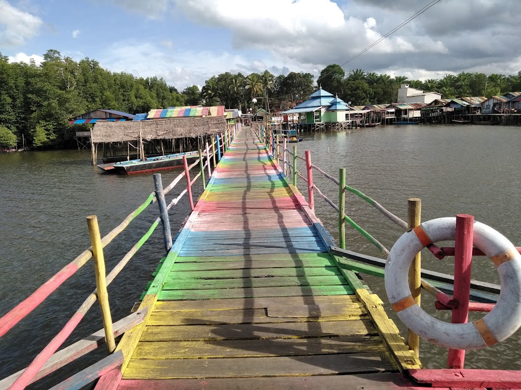 Kampung Warna Warni Paser: Pesona Pelangi di Kalimantan Timur