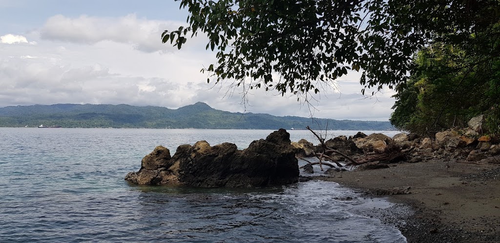 Pantai Batu Lubang Ambon: Pesona Tersembunyi di Maluku