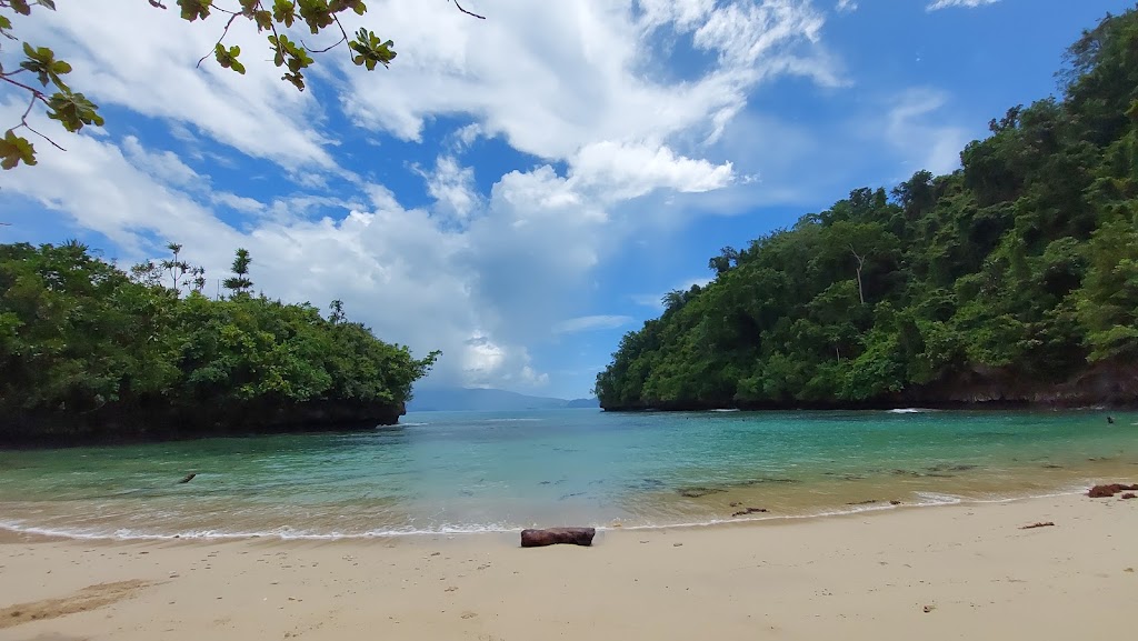 Pesona Pantai Pasir II Holtekamp: Surga Tersembunyi di Jayapura