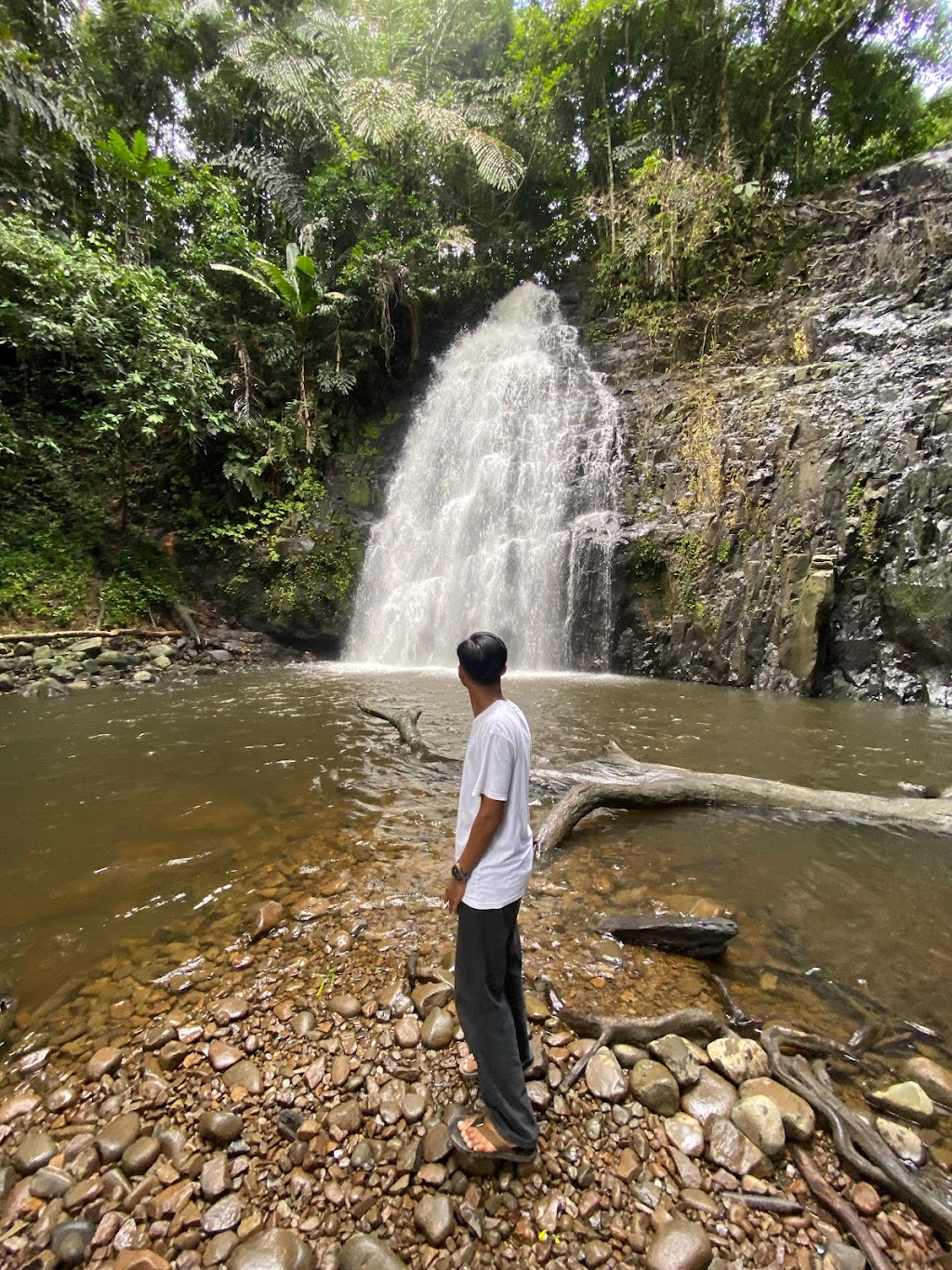 Air Terjun Batu NININ: Pesona Tersembunyi di Kalimantan Barat