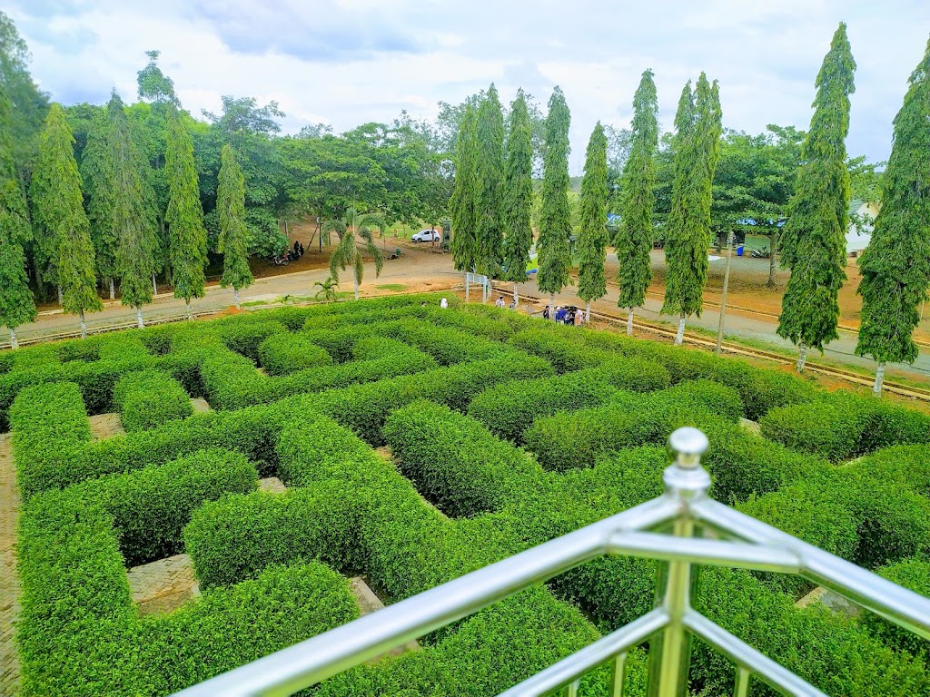 Menjelajahi Taman Labirin Pelaihari: Petualangan Seru di Kalimantan Selatan