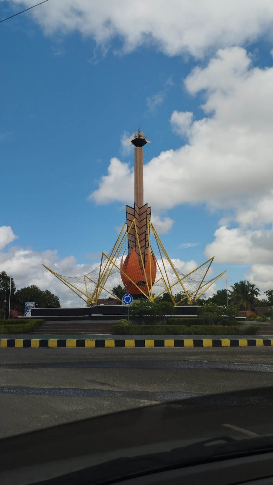 Jelajahi Tugu Selamat Datang di Taman Hutan Raya Lapak Jaru, Kalimantan Tengah