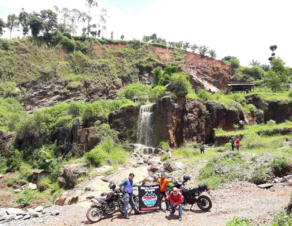 Curug Batu Templek Cisanggarung: Pesona Air Terjun Tersembunyi di Bandung