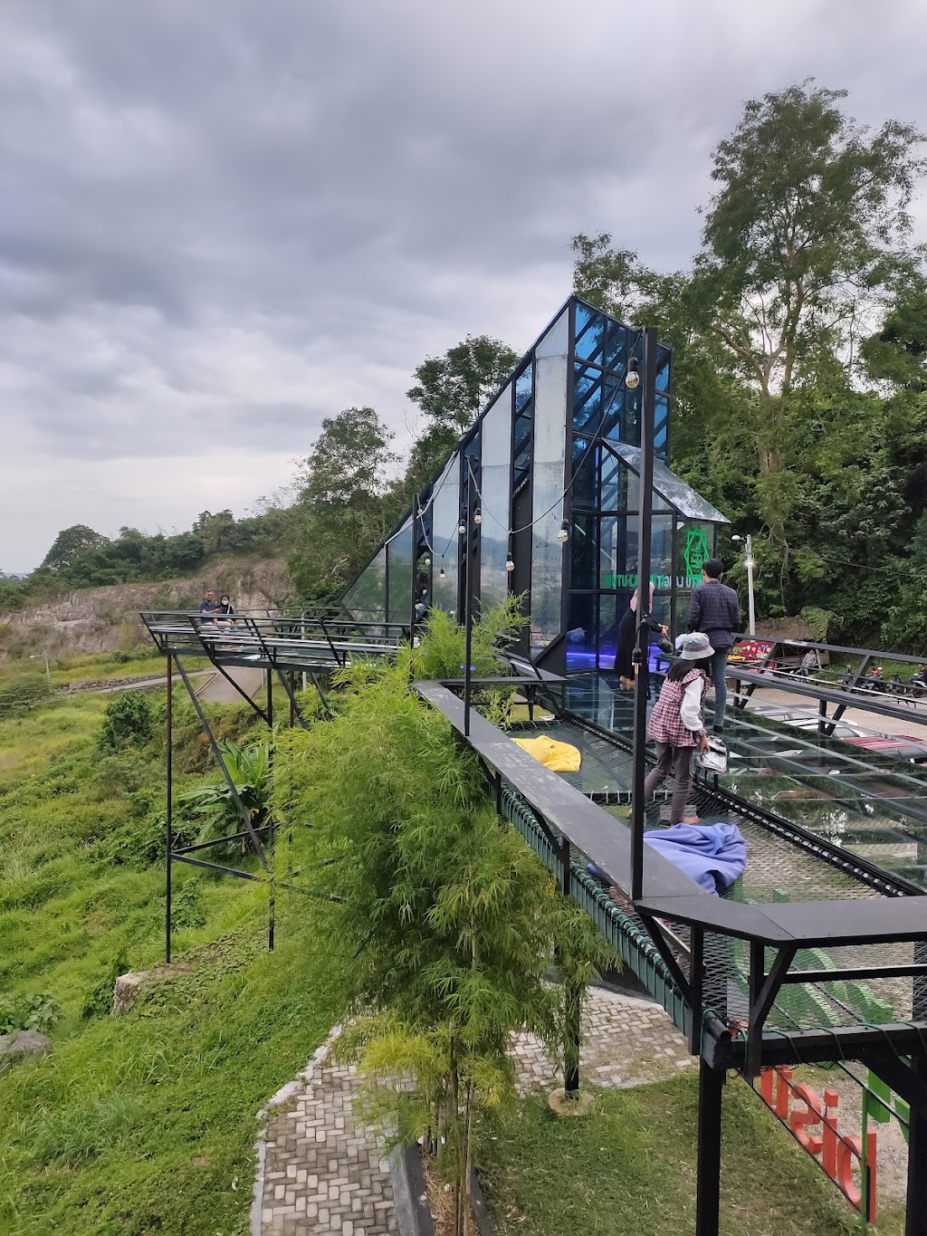 Pintu Langit 2 Bandar Lampung: Spot Foto Instagramable di Emeralg Residence