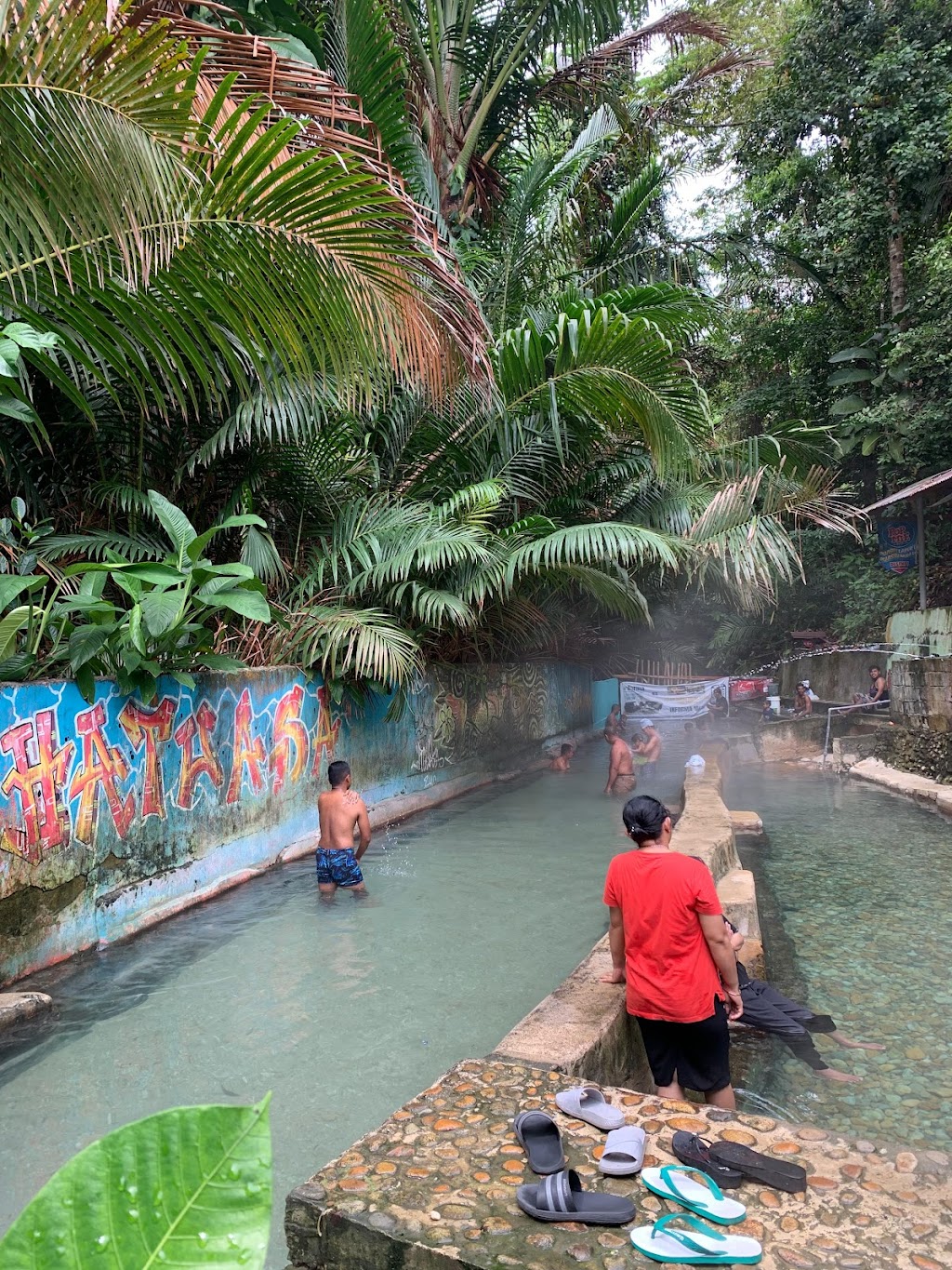 Air Panas Tulehu: Surga Tersembunyi di Maluku