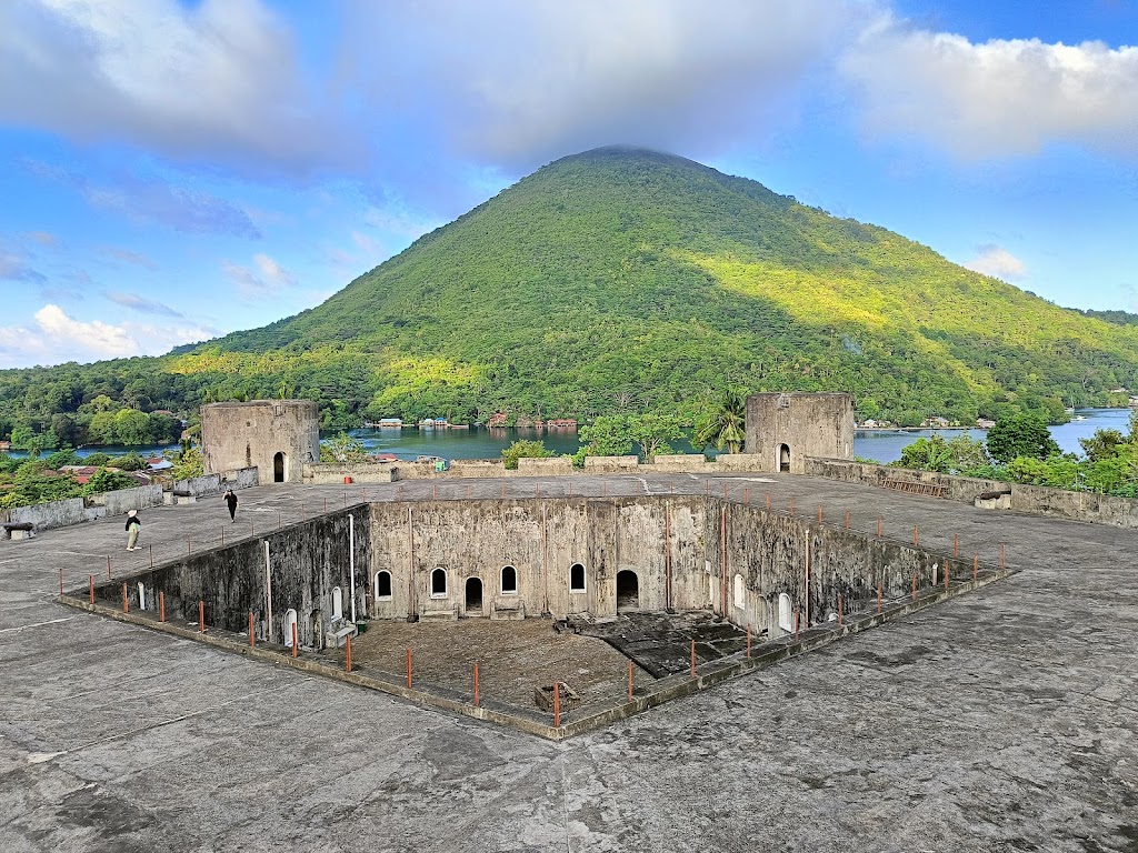 Menjelajah Benteng Belgica: Jejak Sejarah di Kepulauan Banda Neira