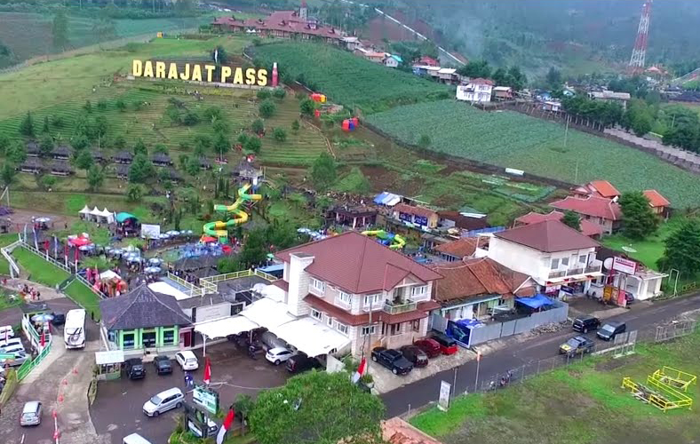 Menjelajah Puncak Darajat: Pesona Alam Garut yang Memikat