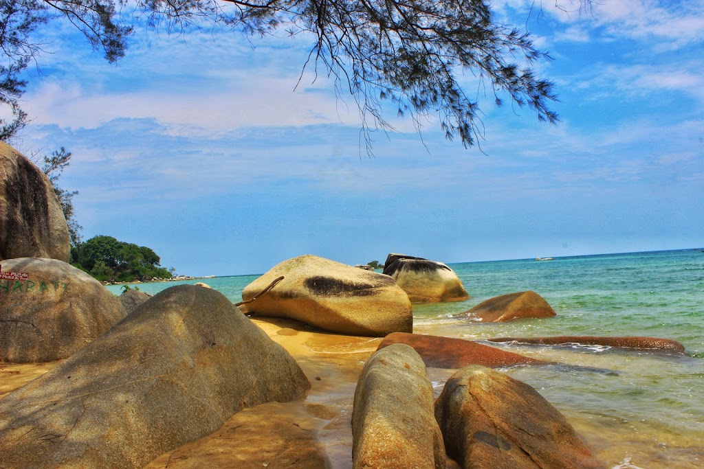 Pesona Pantai Tanjung Kemirai: Surga Tersembunyi di Bangka Selatan