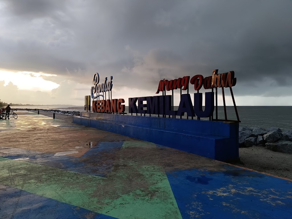 Pantai Kebang Kemilau: Pesona Tersembunyi di Bangka Tengah