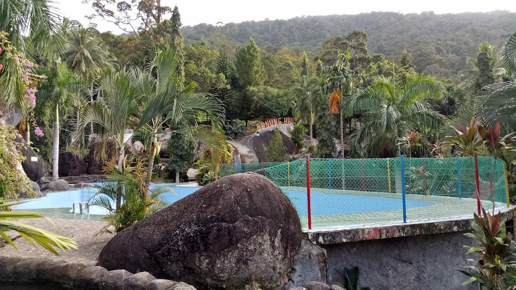 Air Terjun Gunung Hiu: Permata Tersembunyi di Natuna