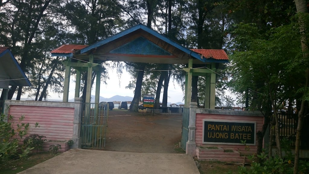 Pantai Ujong Batee: Pesona Pantai Aceh yang Memikat
