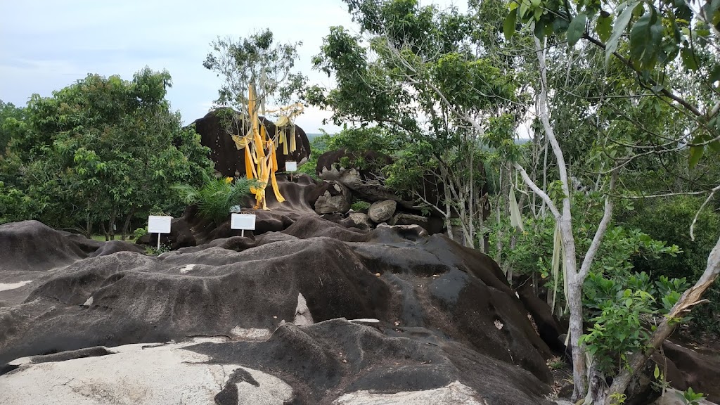 Jelajahi Bukit Batu Pertapaan Tjilik Riwut: Pesona Kalimantan Tengah