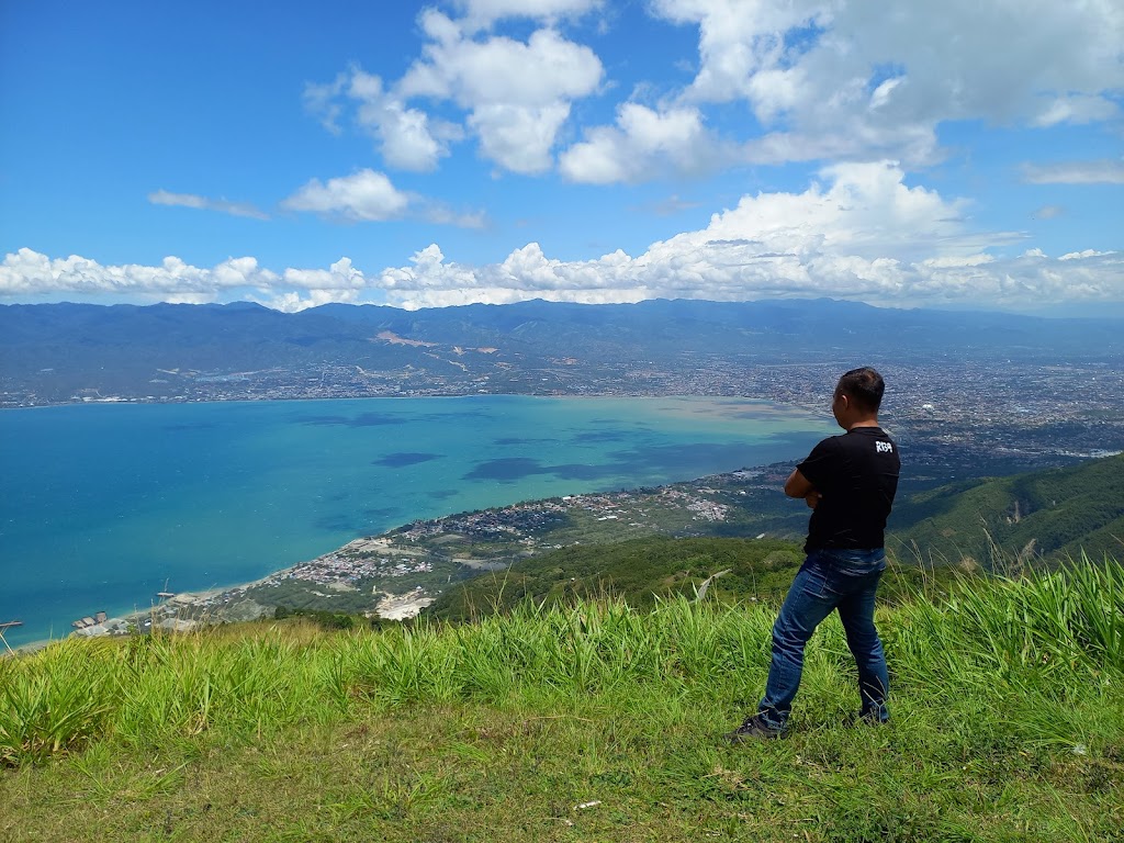 Puncak Salena: Keindahan Tersembunyi di Kota Palu