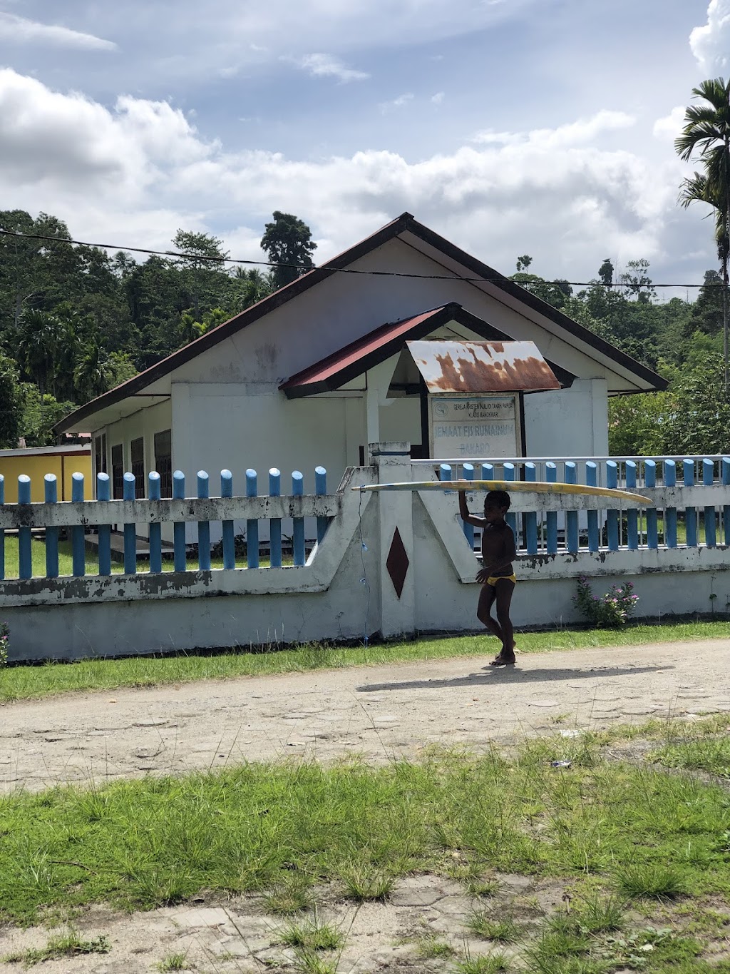 Pesona Pantai Bakaro: Surga Tersembunyi di Papua Barat