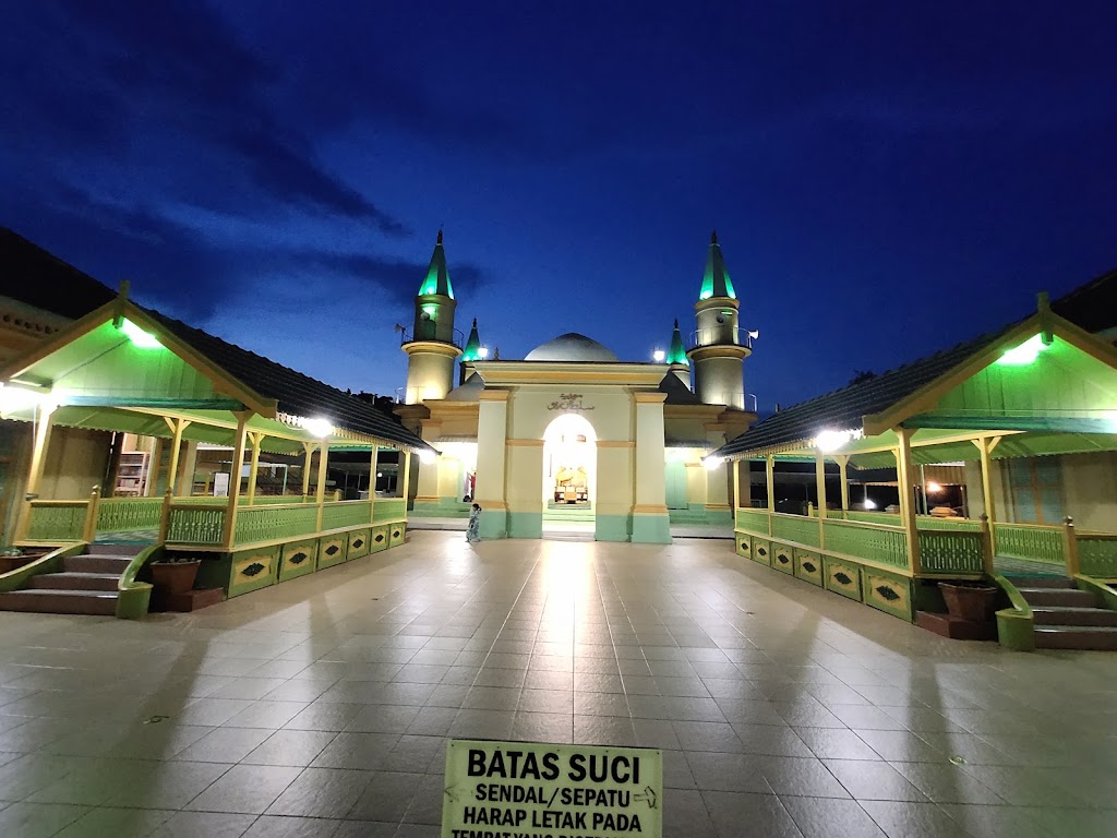 Masjid Raya Sultan Riau: Permata Arsitektur Islam di Pulau Penyengat