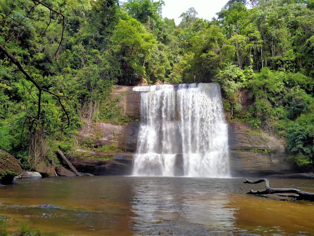 Pesona Air Terjun Riam Dait di Kalimantan Barat