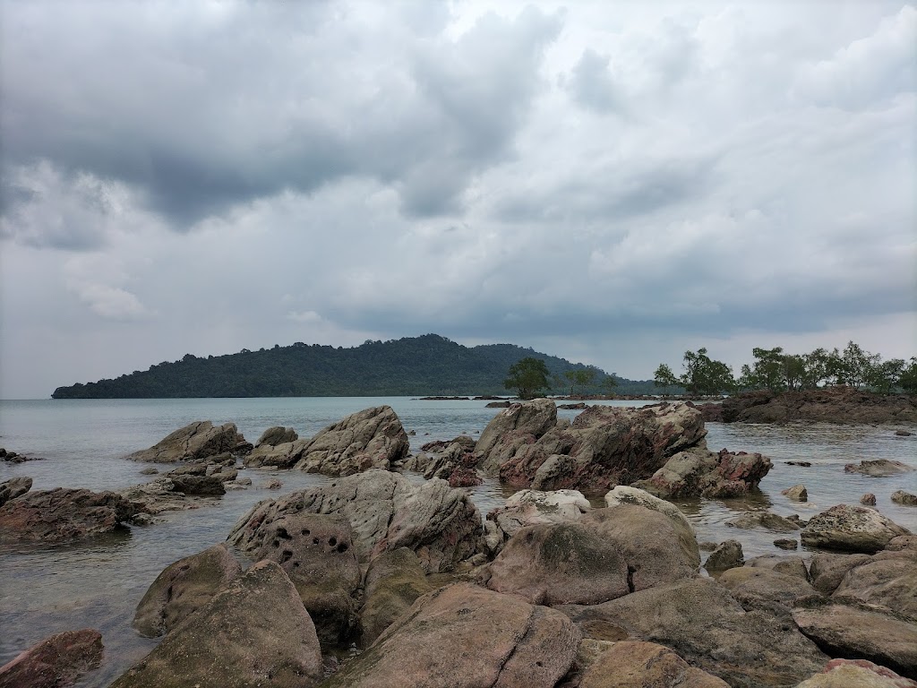 Pesona Pantai Bembang: Surga Tersembunyi di Bangka Barat