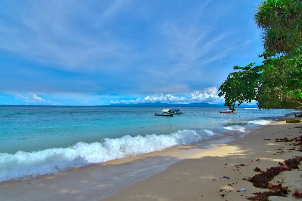 Pesona Pantai Doro: Surga Tersembunyi di Halmahera Utara