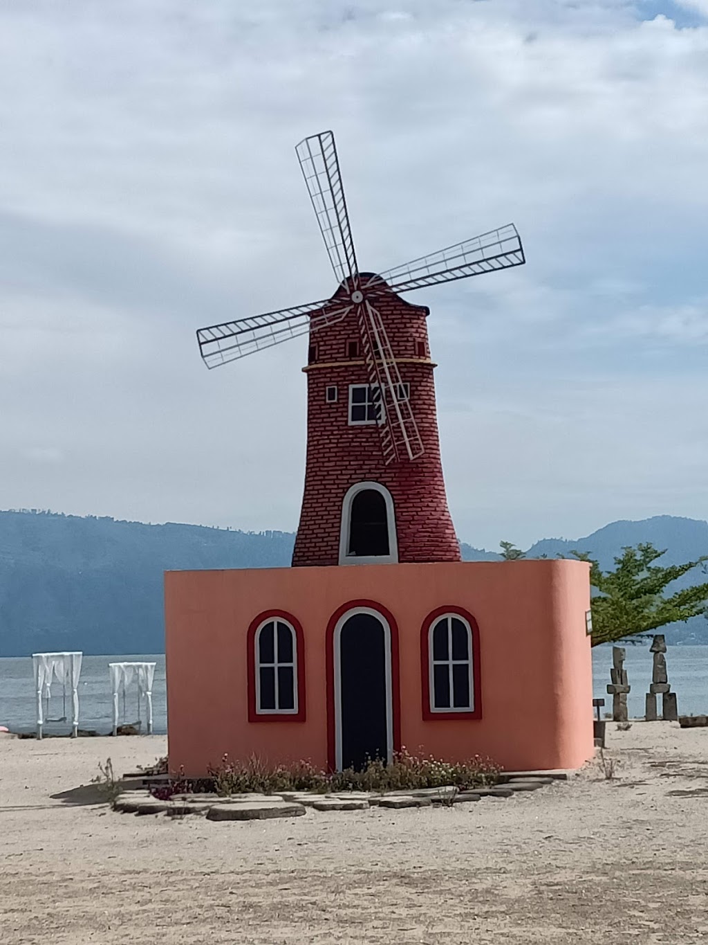 Pesona Pantai Batuhoda, Samosir: Surga Tersembunyi di Danau Toba