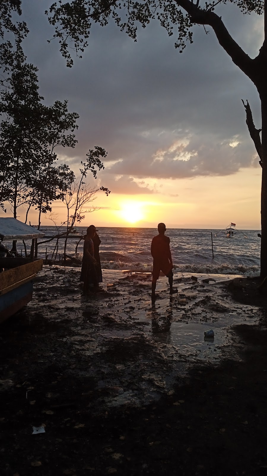 Pesona Pantai Tagalingana: Surga Tersembunyi di Halmahera Timur