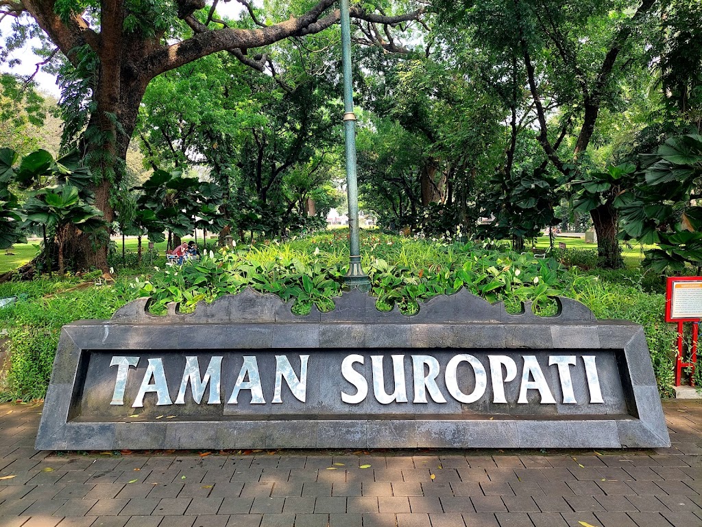 Menikmati Kedamaian Taman Suropati, Jakarta Pusat