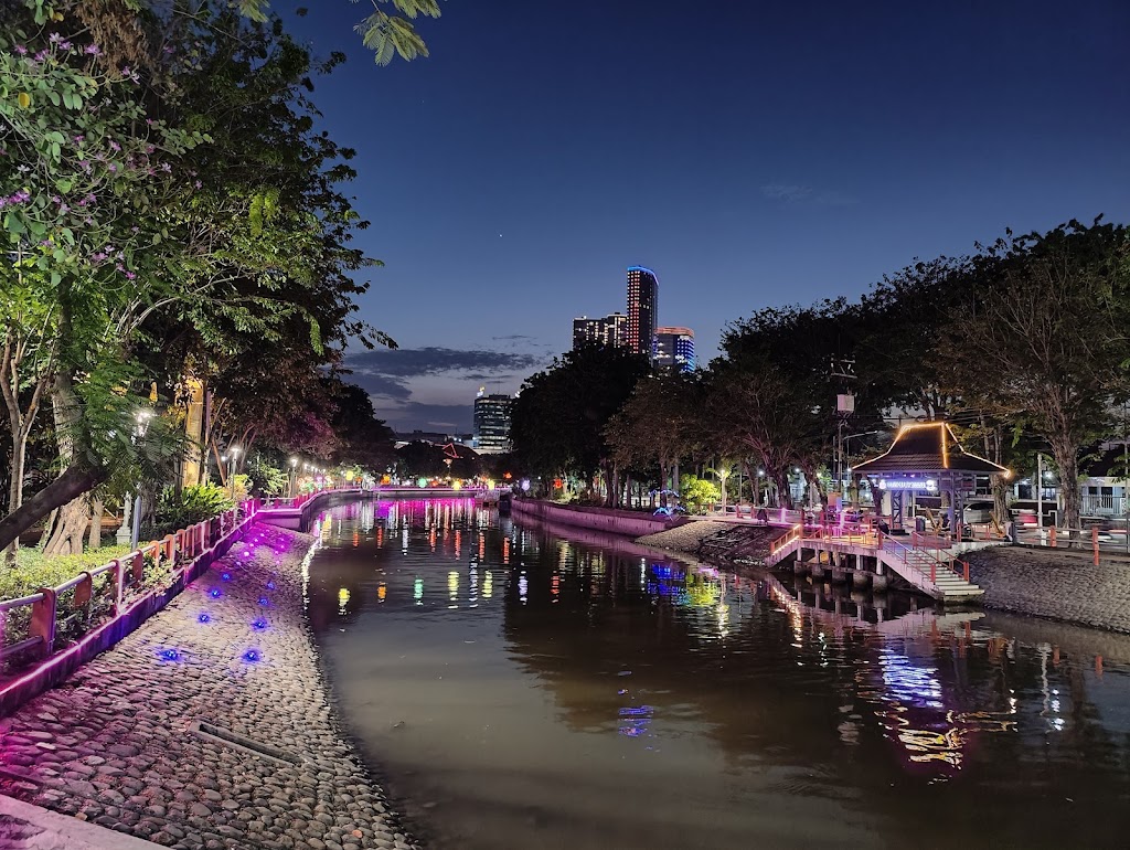 Menjelajah Surabaya dari Atas Air: Wisata Perahu Kalimas Rute Monkasel – Siola