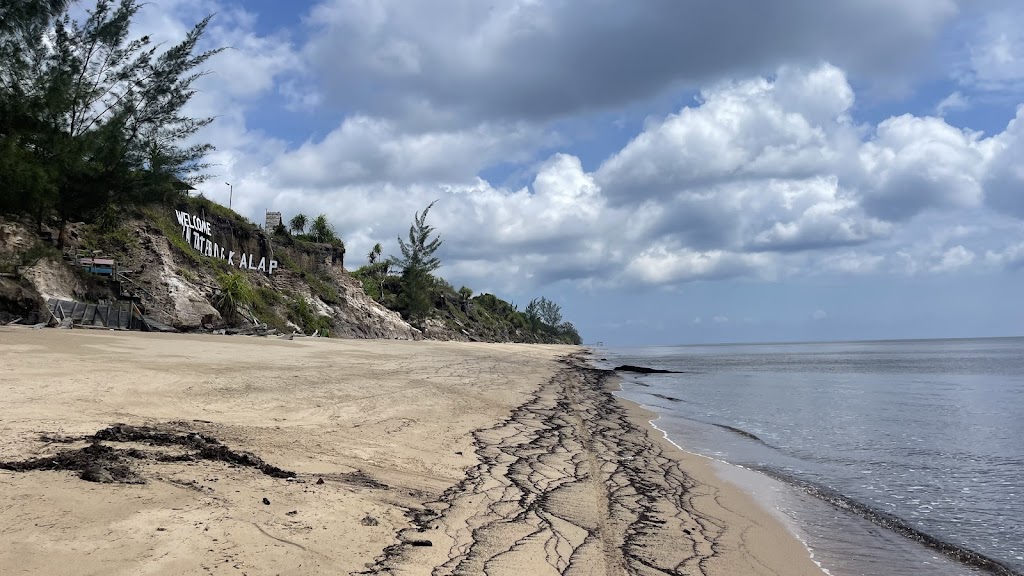 Pesona Pantai Tebing Kalap, Kalimantan Tengah: Surga Tersembunyi di Kalimantan