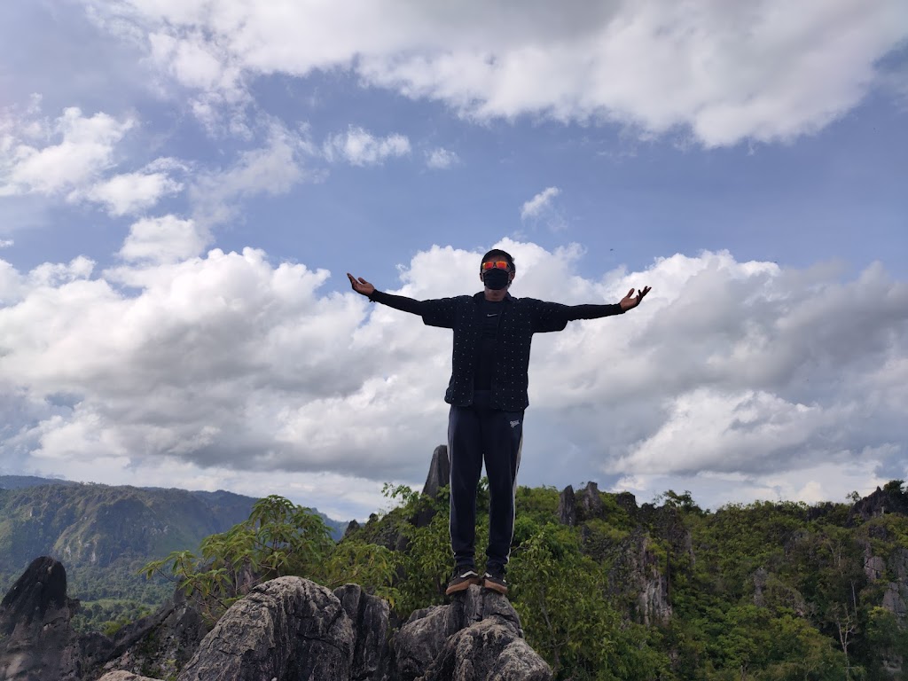 Petualangan Menakjubkan di Bukit Sembinai, Kalimantan Timur