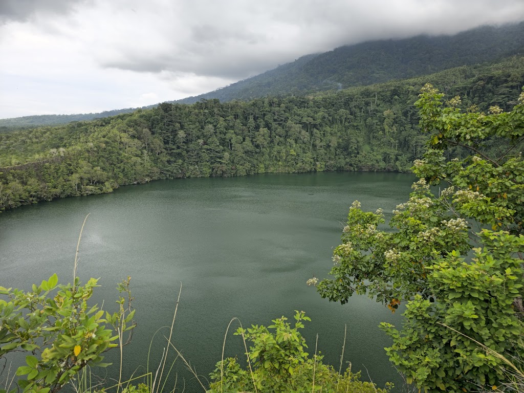 Mengungkap Keindahan Danau Tolire Besar di Ternate