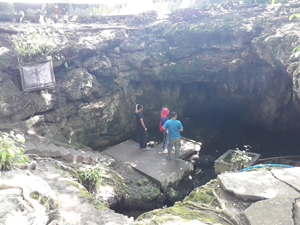 Air Terjun Air Kaca Morotai: Pesona Tersembunyi di Maluku Utara