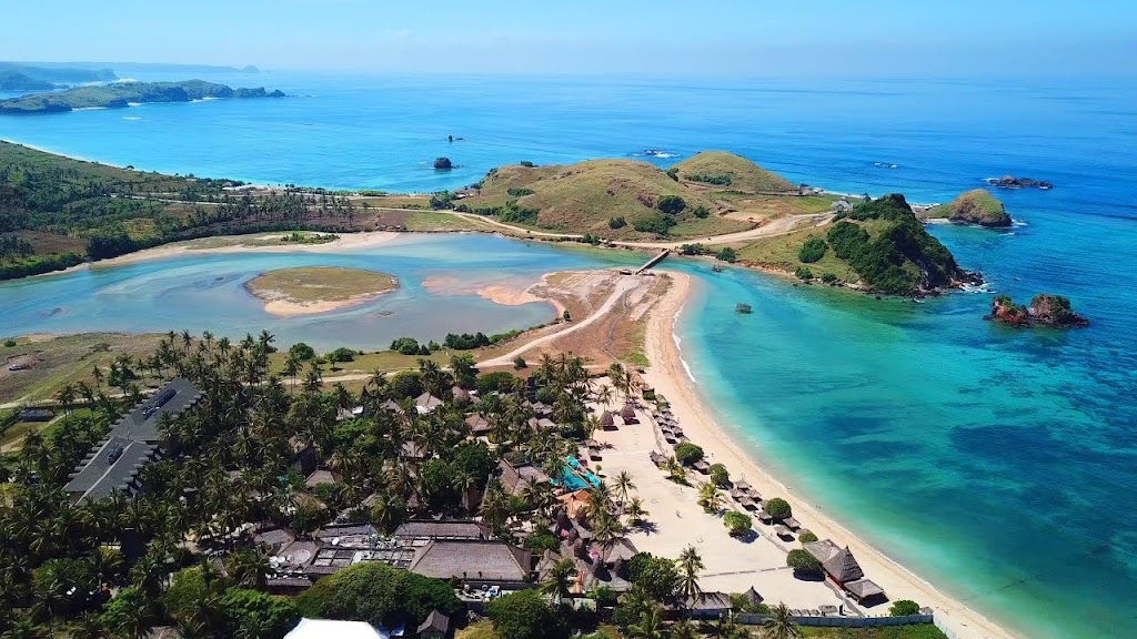 Pantai Seger Kuta Lombok: Pesona Pantai Selatan Lombok yang Menawan